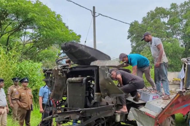 Gerandi Ella tragedy: DMT officials inspect bus at Kotmale Police