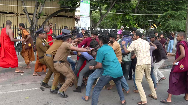 IUSF Convenor among several arrested during protest in Colombo
