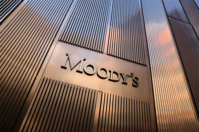 Moodys cuts Americas pristine credit rating, citing rising debt