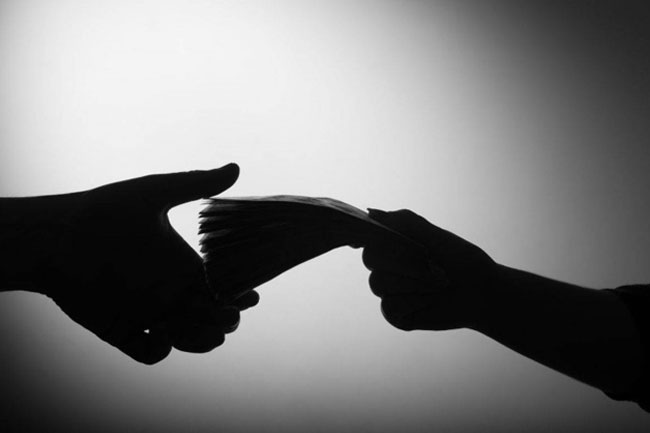 Puwarasamkulam OIC arrested for soliciting bribe