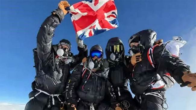 British soldiers make Everest history using new method