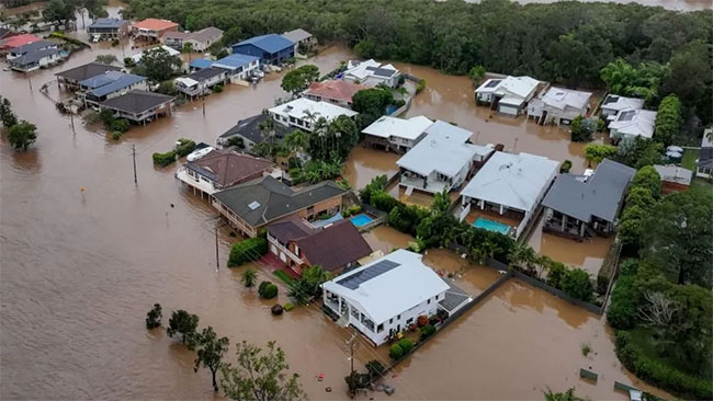 Three dead, one missing in record Australia flooding