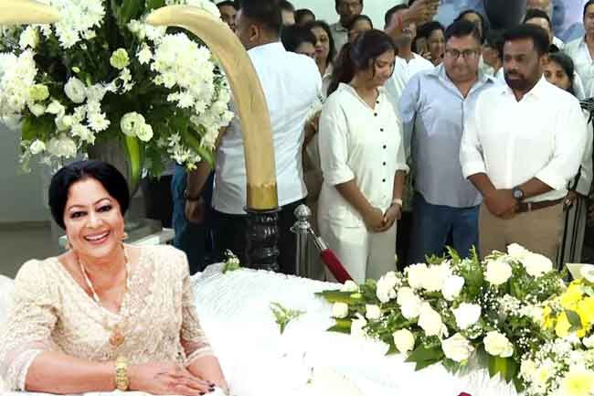 President Dissanayake pays last respects to Malini Fonseka