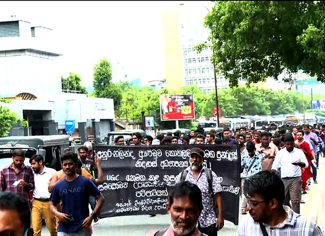 Heavy traffic as Lotus Road closed due to protest