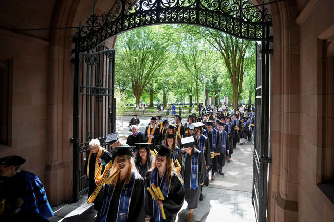 US stops scheduling visa interviews for foreign students while it expands social media vetting