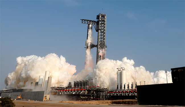 SpaceXs Starship spins out of control after flying past points of previous failures