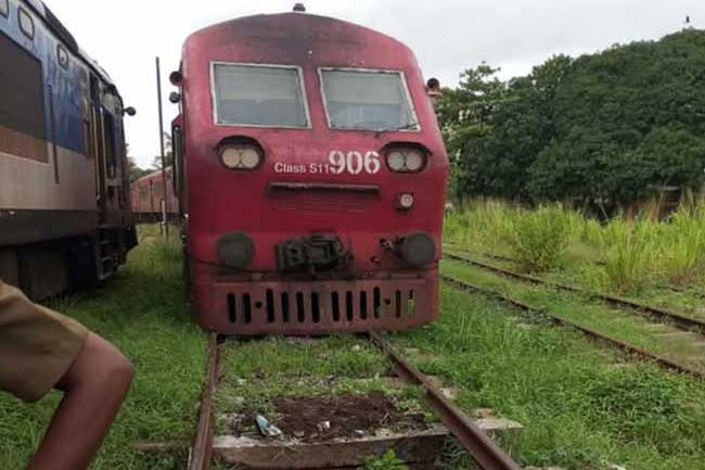 Track damage at Maligawatta Yard causes train delays