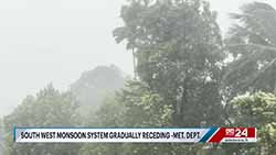 Five injured by fallen trees in Colombo; Several roads blocked (English)