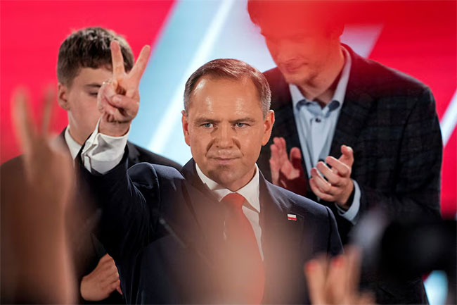 Polish nationalist Nawrocki wins presidency in setback for pro-EU government