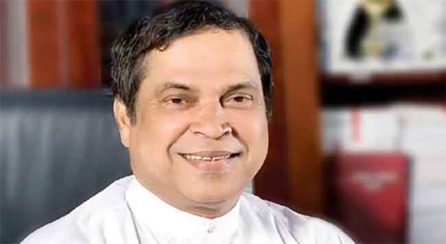 Ex-Minister Piyasena Gamage arrives at Bribery Commission  