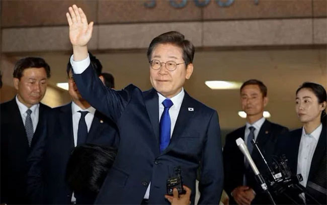 South Koreas new President Lee takes power after sweeping election win