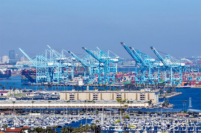 Tariffs prompt record plunge in US imports