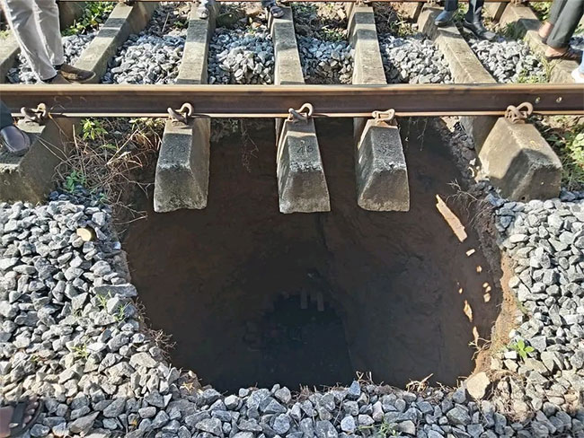 Sinkhole under track disrupts train services between Kandy and Peradeniya 