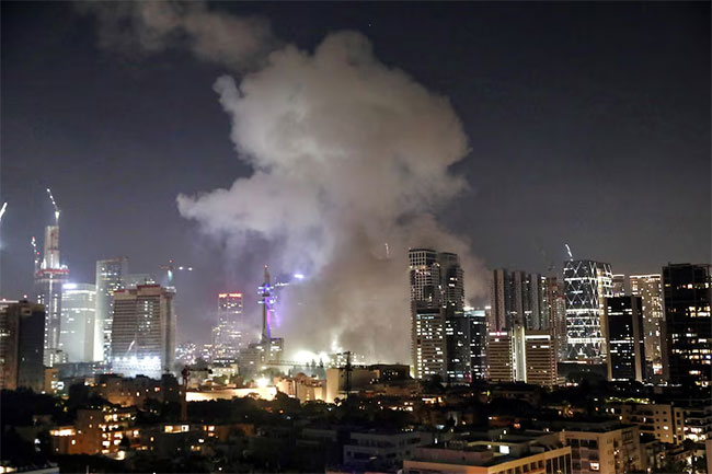 Iran strikes back at Israel with missiles over Jerusalem, Tel Aviv
