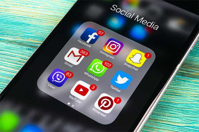 Social media now main source of news in US, research suggests