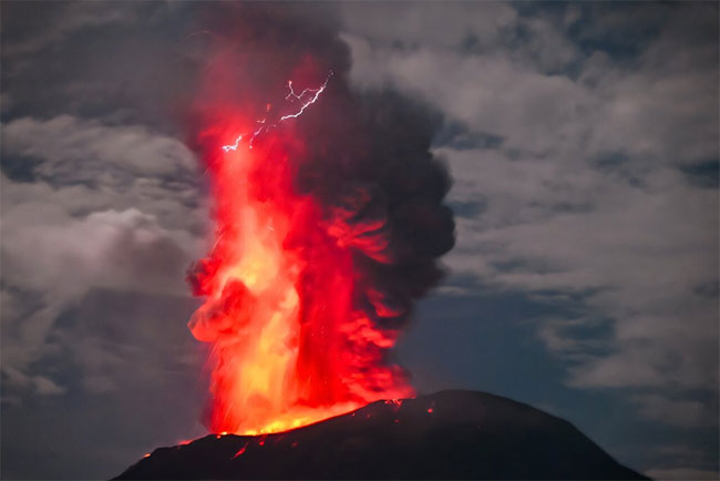 Bali flights cancelled after Indonesia volcano eruption