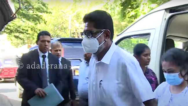 Former minister Keheliya, wife and daughter granted bail
