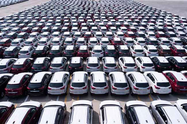 Sri Lanka Customs earns Rs. 165 bln from vehicle imports this year