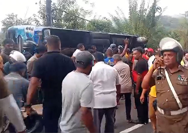 Three dead, over 25 injured in bus accident in Badulla