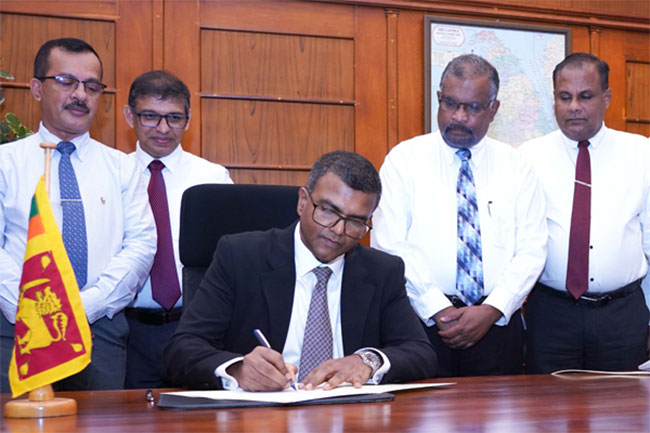 Dr. Harshana Suriyapperuma assumes duties as new Finance Secretary