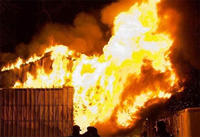 Fire breaks out in a shop in Kadawatha