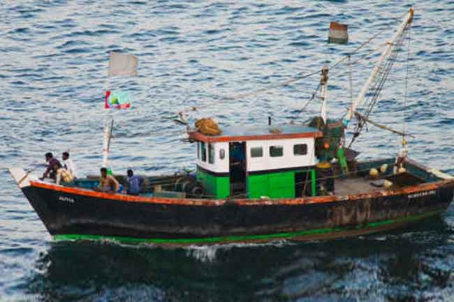 Two fishing boats involved in separate accidents; several fishermen missing