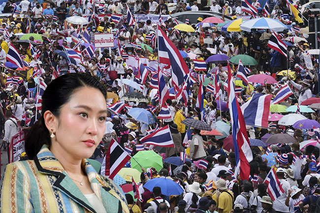 Thai protesters call for Prime Minister Paetongtarns resignation