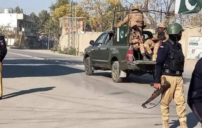 13 soldiers killed in a suicide attack in northwest Pakistan: officials
