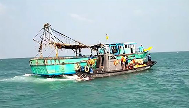 Navy arrests seven Indian fishermen for poaching in Northern seas