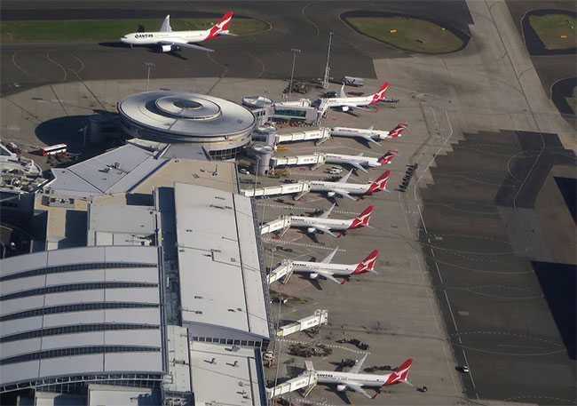 Wild storm in Sydney disrupts flights, thousands without power