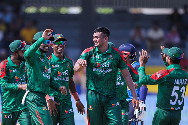Sri Lanka bowled out for 244 in first ODI