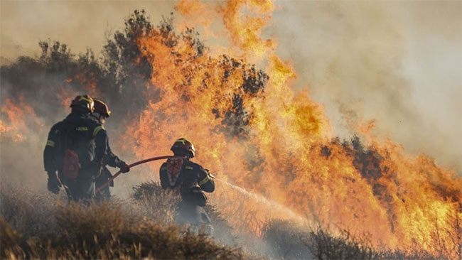 Hundreds evacuated as Greece wildfire rages on Crete