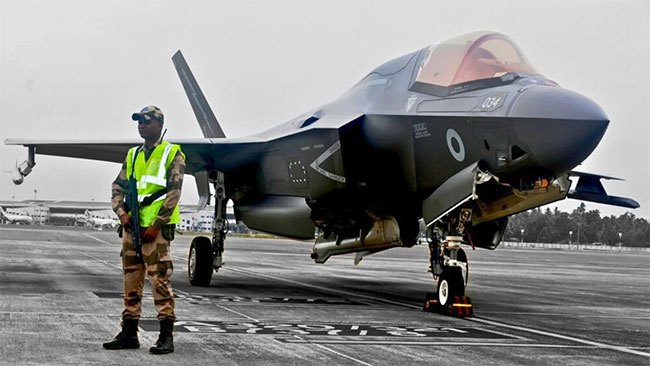 UK experts inspect F-35B fighter jet stuck in India for three weeks
