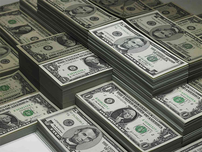 US dollar hits multi-year low as investors brace for Trump tariff deadline