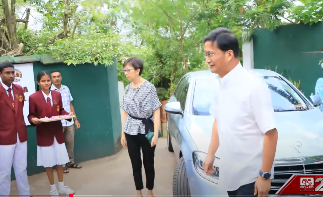 Chinese Ambassador donates school equipment to students of Yatihena Junior School