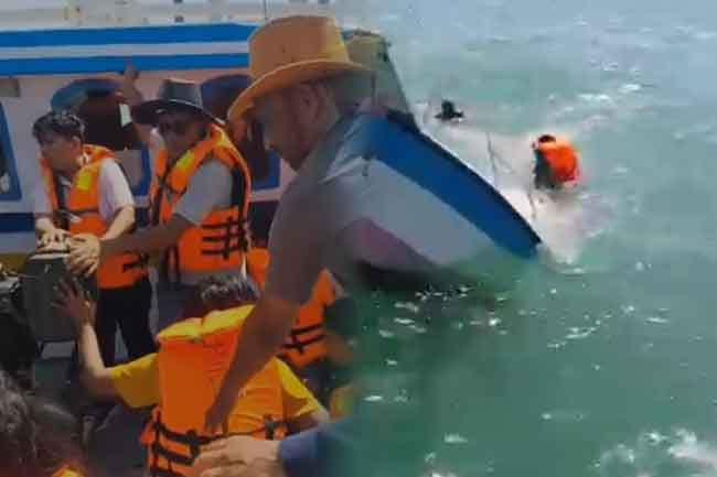 All passengers, crew rescued after tourist boat capsizes off Delft 