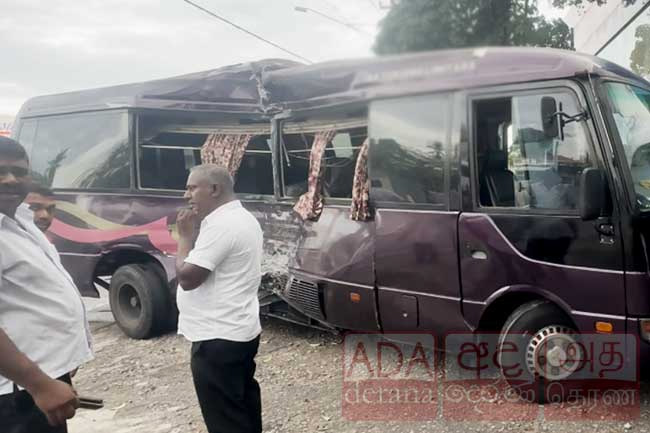 Four injured after buses collide in Nawinna