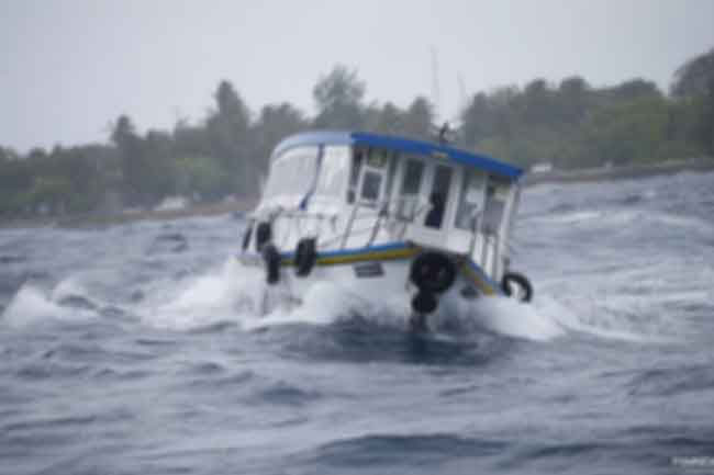 One missing after fishing boat caught in strong winds 