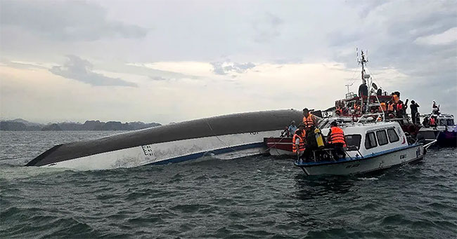 34 dead after tourist boat capsizes in Vietnam