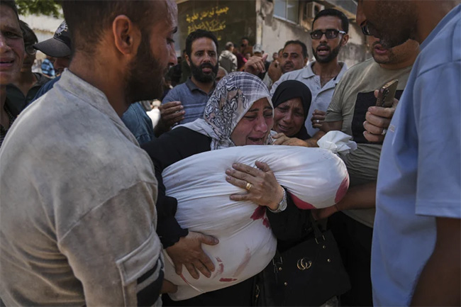Officials say 85 Palestinians seeking aid are killed in Gaza as Israel widens evacuation orders