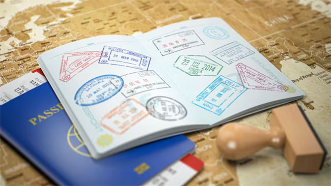 India resumes visas for Chinese tourists amid thawing ties