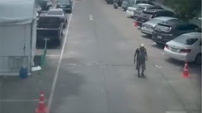 4 killed in mass shooting in Thai capital: police