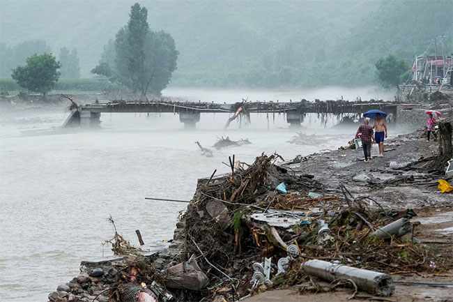 Thirty dead in Beijing following heavy rain