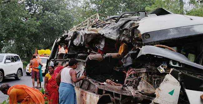 18 devotees killed in bus-truck collision in Indias Jharkhand