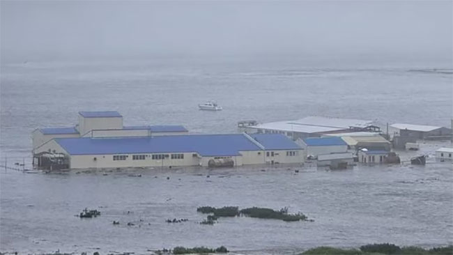 Russia declares state of emergency on tsunami-hit islands after quake