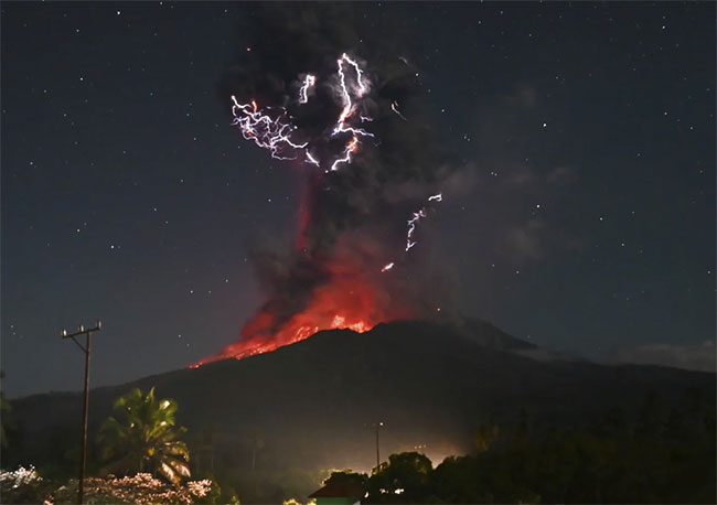 Indonesias Mount Lewotobi Laki Laki erupts again, spewing giant ash plumes miles away