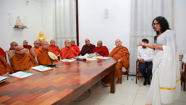 Chief Prelates of Amarapura and Ramanna Chapters briefed on proposed education reforms