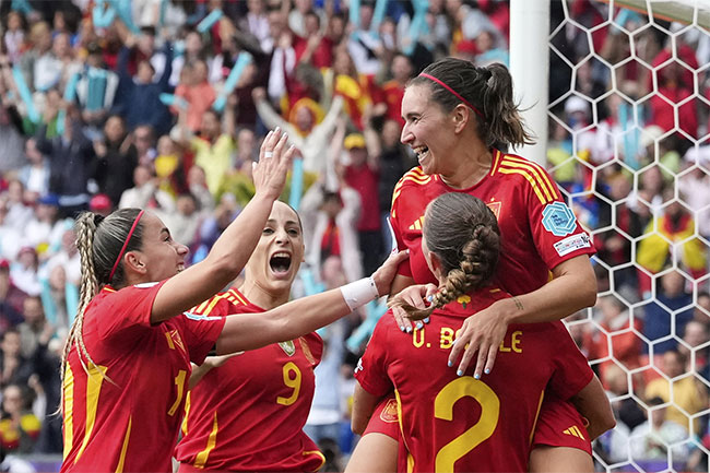 Spain knocks US women out of top spot in world football rankings