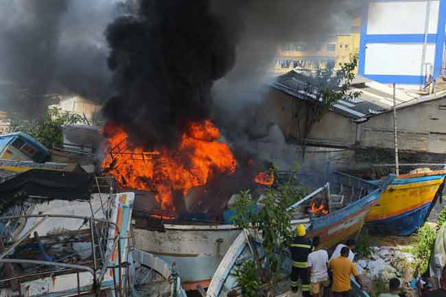 Fire breaks at Galle Fisheries Harbour, four boats destroyed