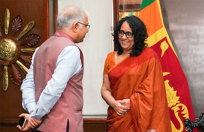 PM Harini and Indian High Commissioner discuss ways to strengthen bilateral cooperation